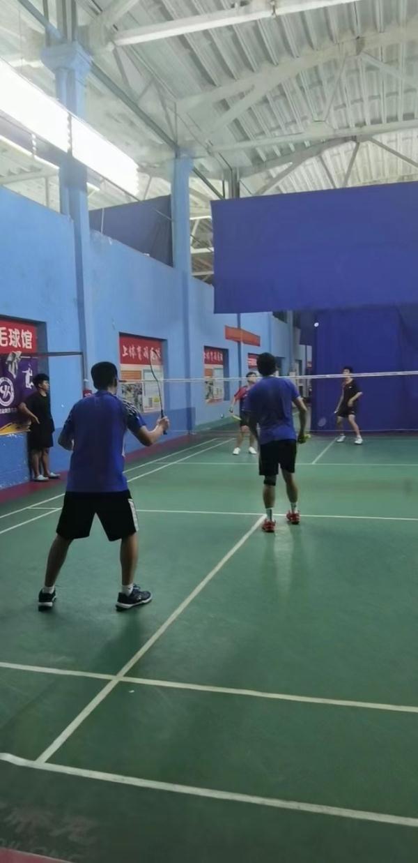 好险！长沙一男子打羽毛球突然晕厥，为他心肺复苏的球友是医生