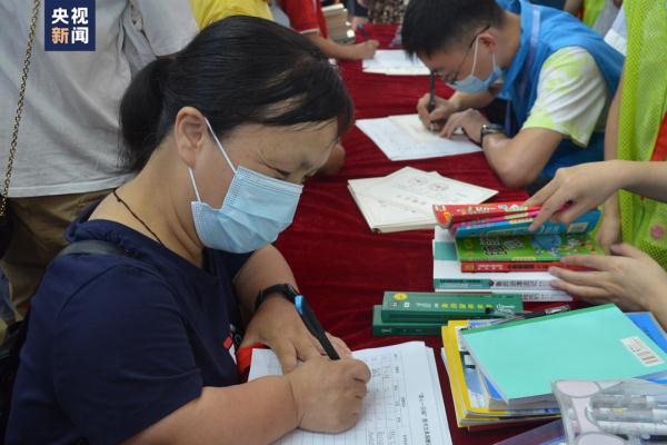 “袖珍妈妈”摆摊卖气球,做了这件大事! “袖珍妈妈”摆摊卖气球,做了这件大事!