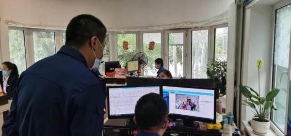 多条公交线路早高峰双车连发，降低车厢乘客密度