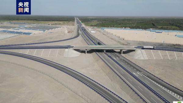 第三条进出新疆高速公路通车 为野生动物留出专属通道