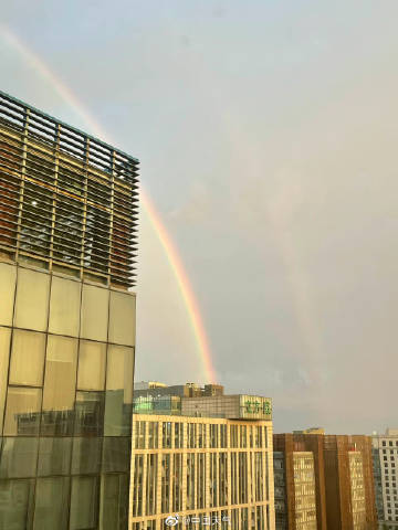绝美！北京雨后出现双彩虹
