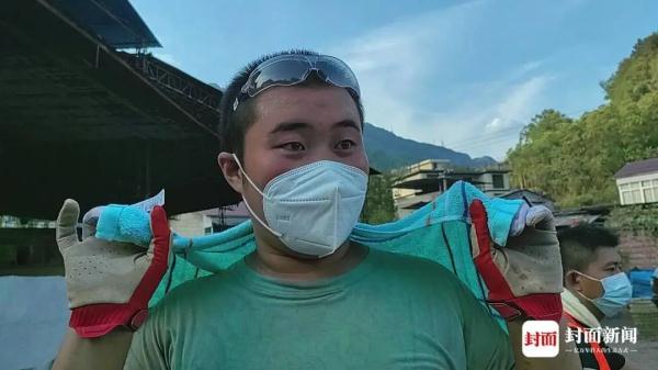 逆火而行的骑士：爱重庆，就赴汤蹈火