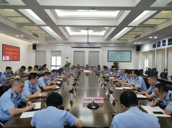 凌晨，杭州30名男女躲在山林里干这事……警方立即出动！