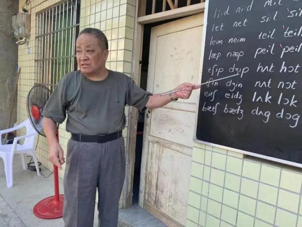 退休教授去贵州避暑后，做了一个决定