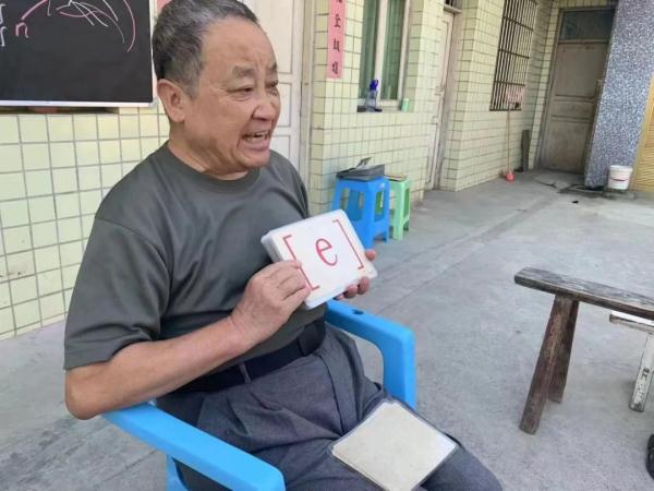 退休教授去贵州避暑后，做了一个决定