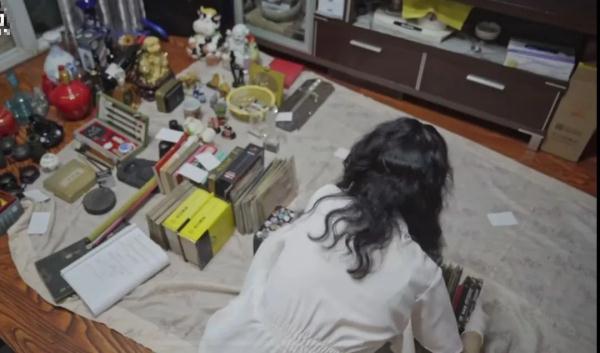 花12个小时清点遗物，他们发现老人还有一位在世的亲人