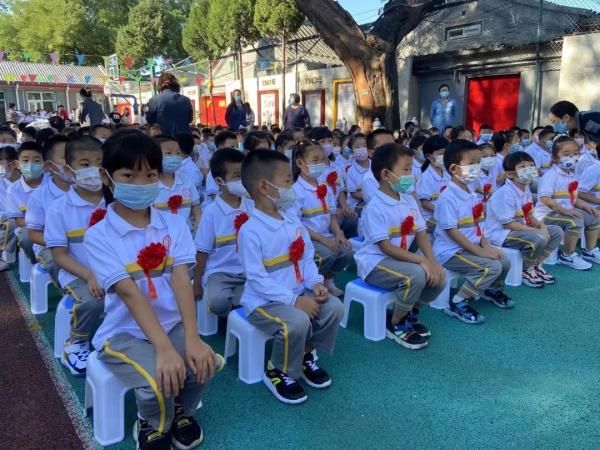 北京160余万中小学生开启新学期