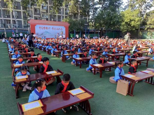 北京160余万中小学生开启新学期