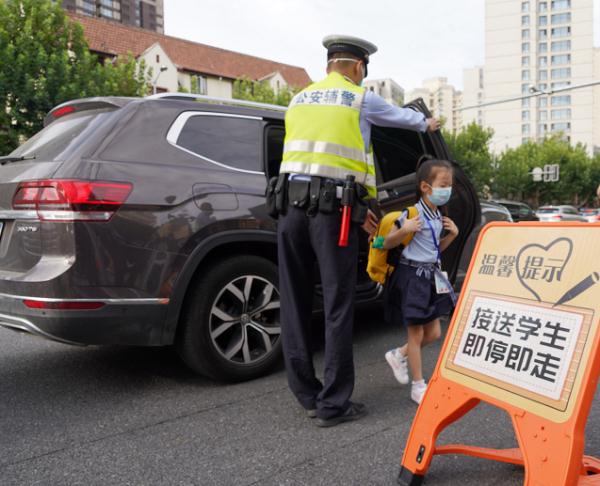 这位家长，请你克制！据说，今天上海最开心的人都在这里了