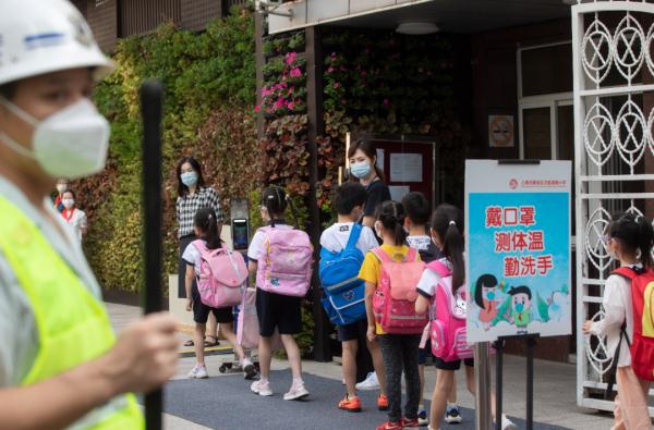 这位家长，请你克制！据说，今天上海最开心的人都在这里了