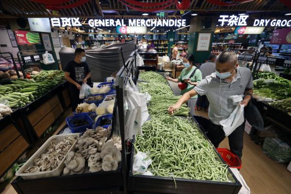 记者实地探访成都菜市保供：加量供应，交易繁忙