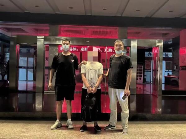 跟“大师”学炒股100万变400万，直到无法提现他才醒悟……