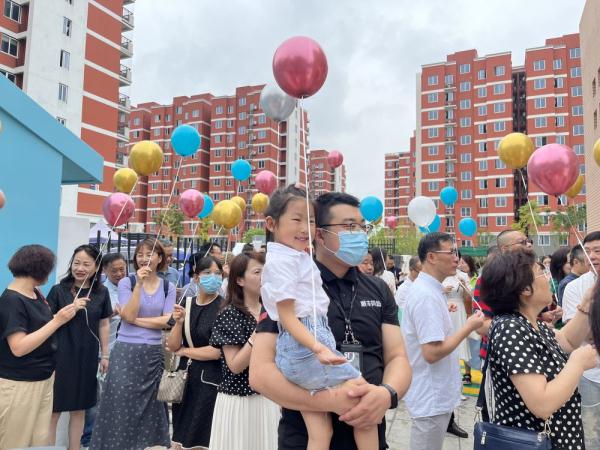 杭州为快递小哥子女建起的幼儿园开园了！