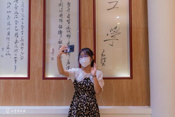 61年后，她和姥爷成了校友！