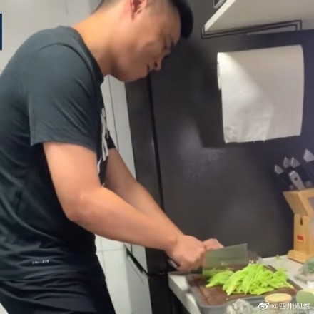 四川男人有点厨艺天赋在身上