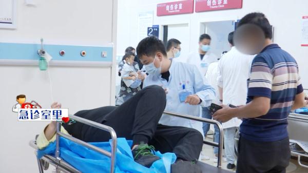 怀孕30周孕妈独自骑车意外摔倒，紧急送诊大人孩子是否平安？医生家属很揪心......