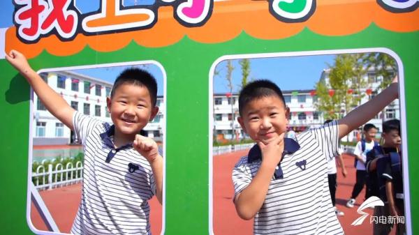 学校迎来13对双胞胎，老师：考验我们的时候到了