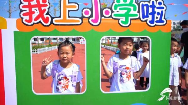 学校迎来13对双胞胎，老师：考验我们的时候到了