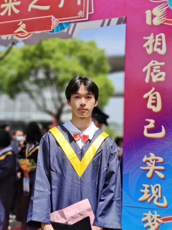 双学籍！同时被北大和空军航空大学录取，他的下个目标是什么？
