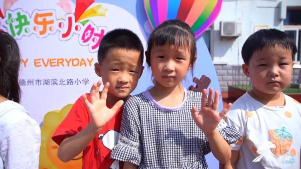 学校迎来13对双胞胎，老师：考验我们的时候到了