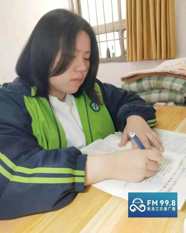 直播间电话被打爆，只为帮19岁女生实现心愿……