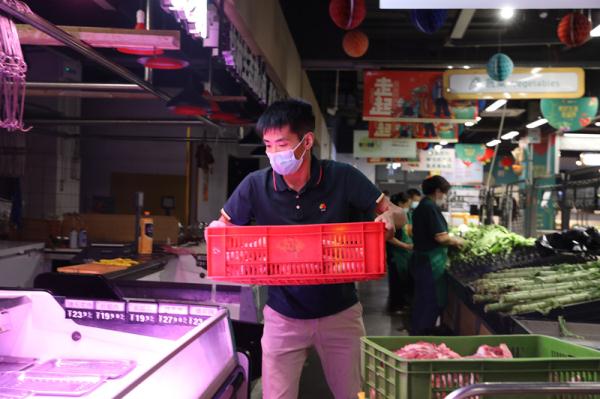 凌晨两点,记者走了一趟成都农产品批发市场 凌晨两点,记者走了一趟成都农产品批发市场