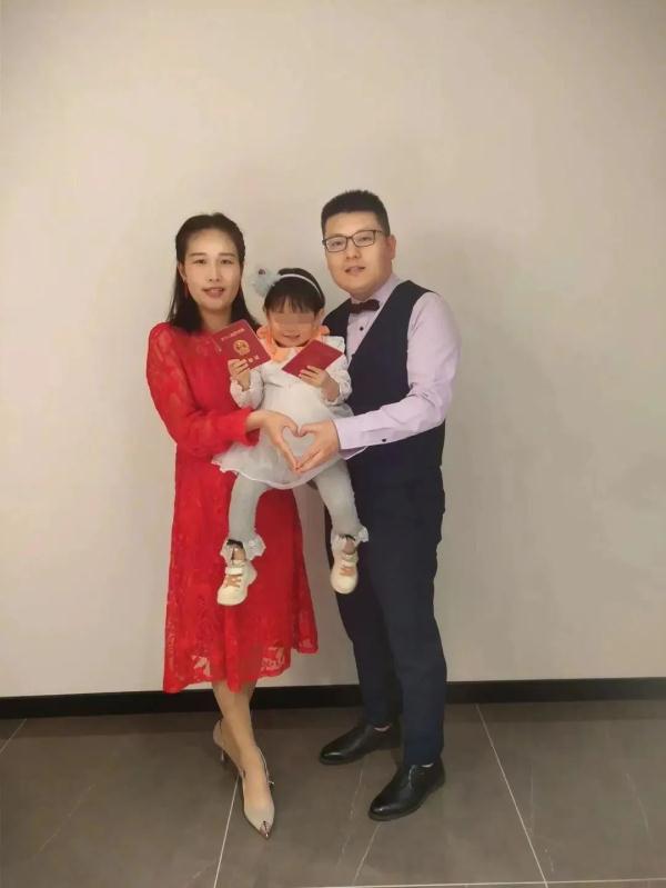 这张特殊的“父子合影”刷屏，背后故事令人泪目......