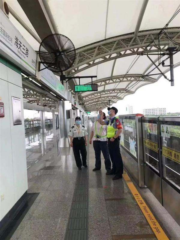 “轩岚诺”正越过上海同纬度，最近300公里！早高峰泡汤，网友：不懂事
