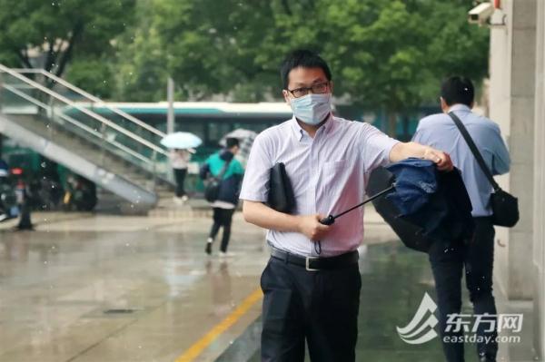 “轩岚诺”正越过上海同纬度，最近300公里！早高峰泡汤，网友：不懂事