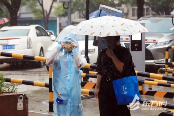 “轩岚诺”正越过上海同纬度，最近300公里！早高峰泡汤，网友：不懂事