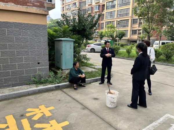 历时八年,晾衣架被拆引发的纠纷终化解 历时八年,晾衣架被拆引发的纠纷终化解