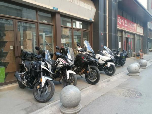 在郑州深夜遇到摩托车“炸街”，该咋办？