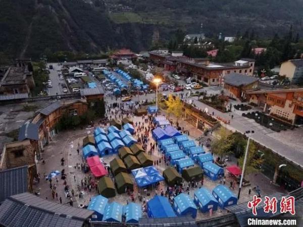 痛心!四川泸定6.8级地震已造成46人遇难。成都高楼被震歪?官方回应→ 痛心!四川泸定6.8级地震已造成46人遇难。成都高楼被震歪?官方回应→