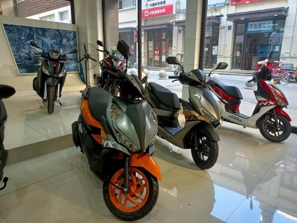 在郑州深夜遇到摩托车“炸街”，该咋办？