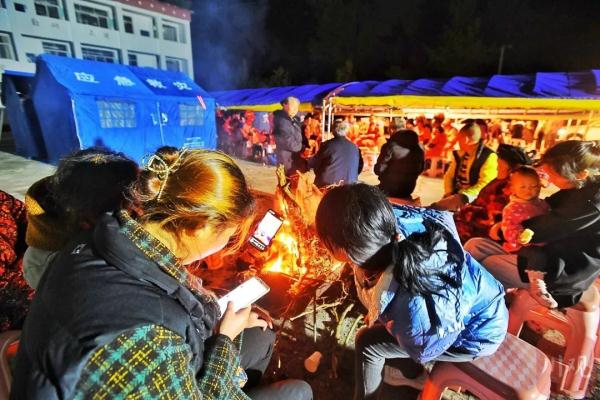 痛心!四川泸定6.8级地震已造成46人遇难。成都高楼被震歪?官方回应→ 痛心!四川泸定6.8级地震已造成46人遇难。成都高楼被震歪?官方回应→