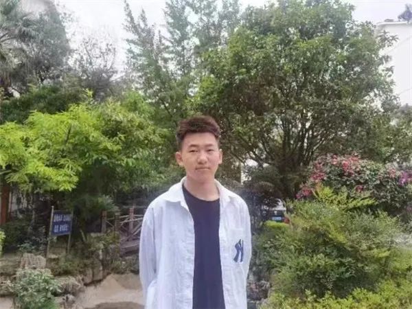 “双学籍”空军飞行学员！张同学，你火了！