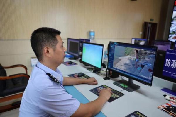 自动报警、隔空喊话……这个防溺水“神器”能救命! 自动报警、隔空喊话……这个防溺水“神器”能救命!