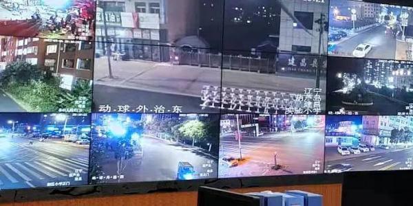 女孩欲跳楼轻生 接警员40分钟“话聊”解救