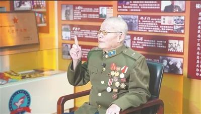 “活着的烈士”滕元兴隐功埋名70余载