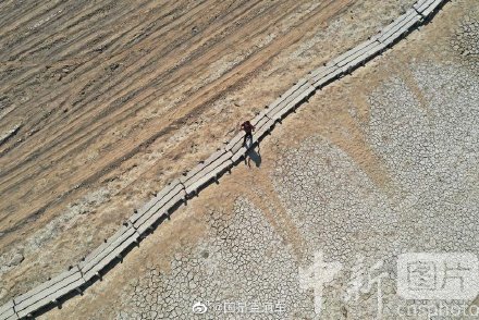 江西鄱阳湖： 明代古桥“千眼桥”提前现身湖底