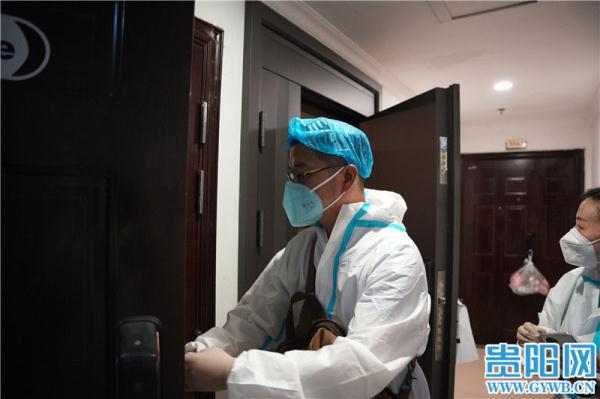 贵阳花果园连夜开启“送菜”模式，居民陆续收到物资