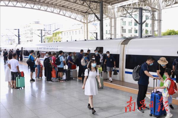 南昌至长沙高铁“包月套餐”上线啦！