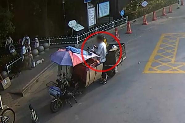 寄手表却收到石头？ 想“坑”同行却“坑“了自己