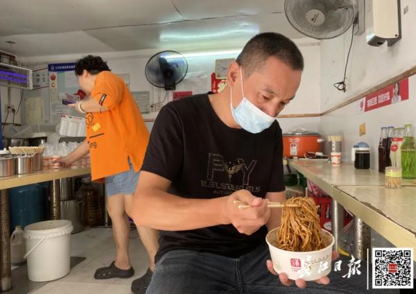 一天卖400碗热干面，老板却天天在别家店吃面