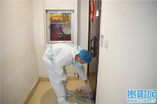 贵阳花果园连夜开启“送菜”模式，居民陆续收到物资