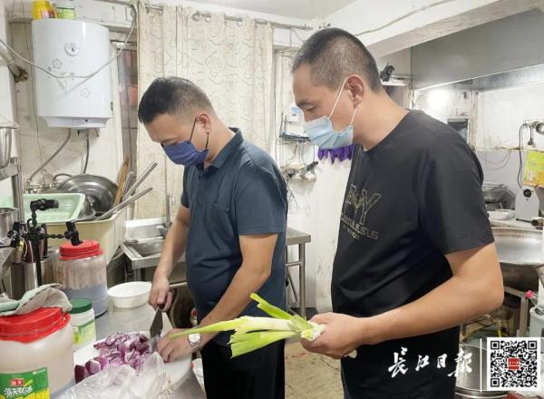 一天卖400碗热干面，老板却天天在别家店吃面