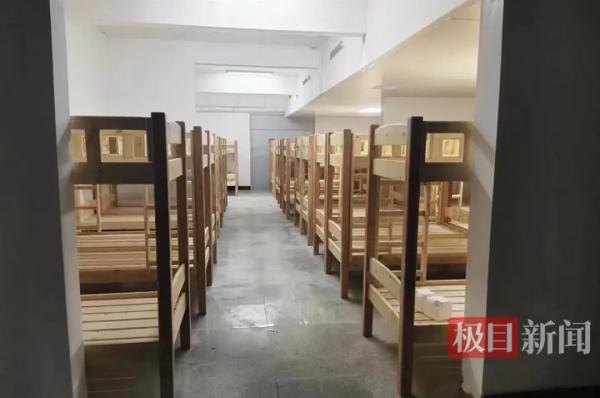 80人一间宿舍,当地回应:启动问责! 80人一间宿舍,当地回应:启动问责!