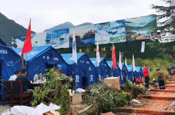 在救援现场,太想让他们都活着……泸定地震救援实录 在救援现场,太想让他们都活着……泸定地震救援实录