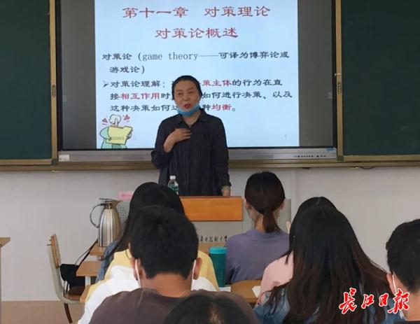 101岁父亲鼓励66岁教授儿子支教,夫妻支教1年后又签3年 101岁父亲鼓励66岁教授儿子支教,夫妻支教1年后又签3年