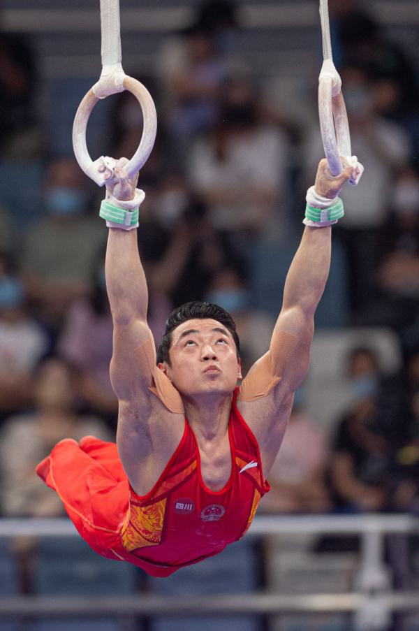 全国体操锦标赛男子吊环决赛瞬间展现力量之美